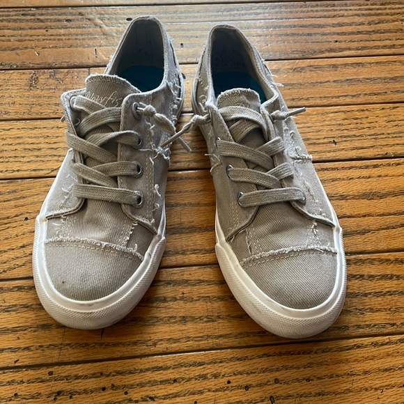 Blowfish Shoes, Tan in Color, Size 6.5 - Picture 2 of 4